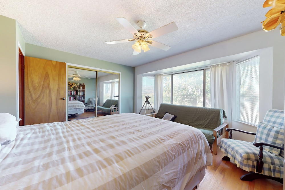 4BR Sierras-view Home w/ Pool & A/C - Dogs OK