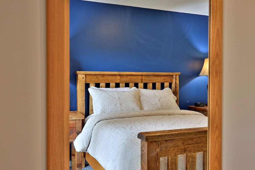 Pico Mountain Condo F106 3 Bedroom Home