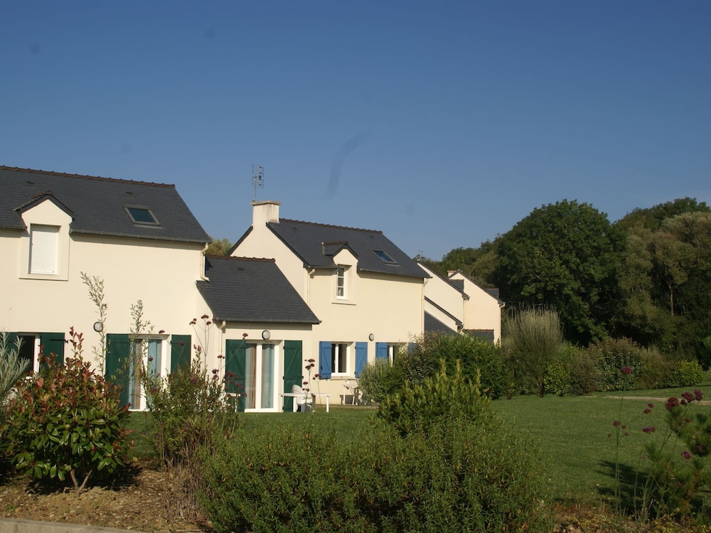 Pleasant Breton Holiday Home Near the bay of Douarnenez