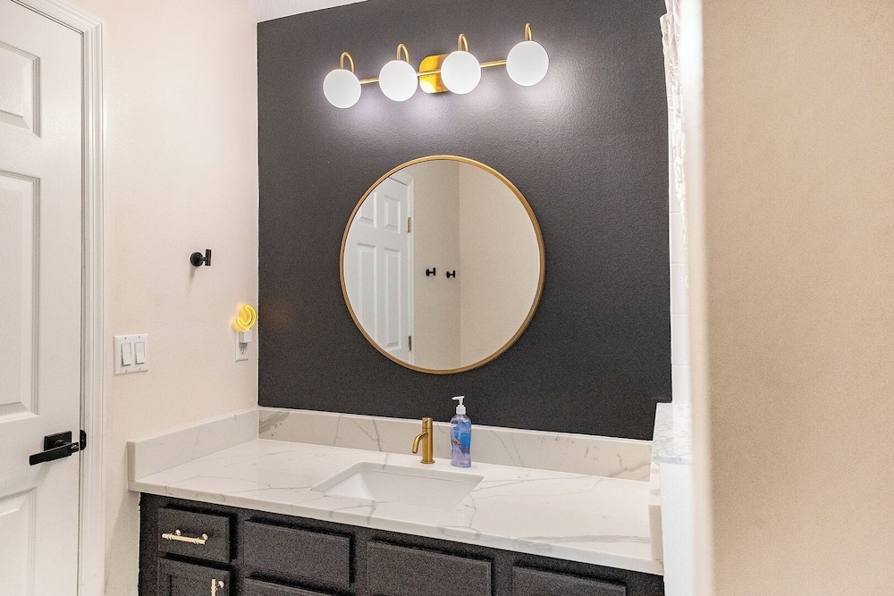 Private King BR + Pool Access Near Disney