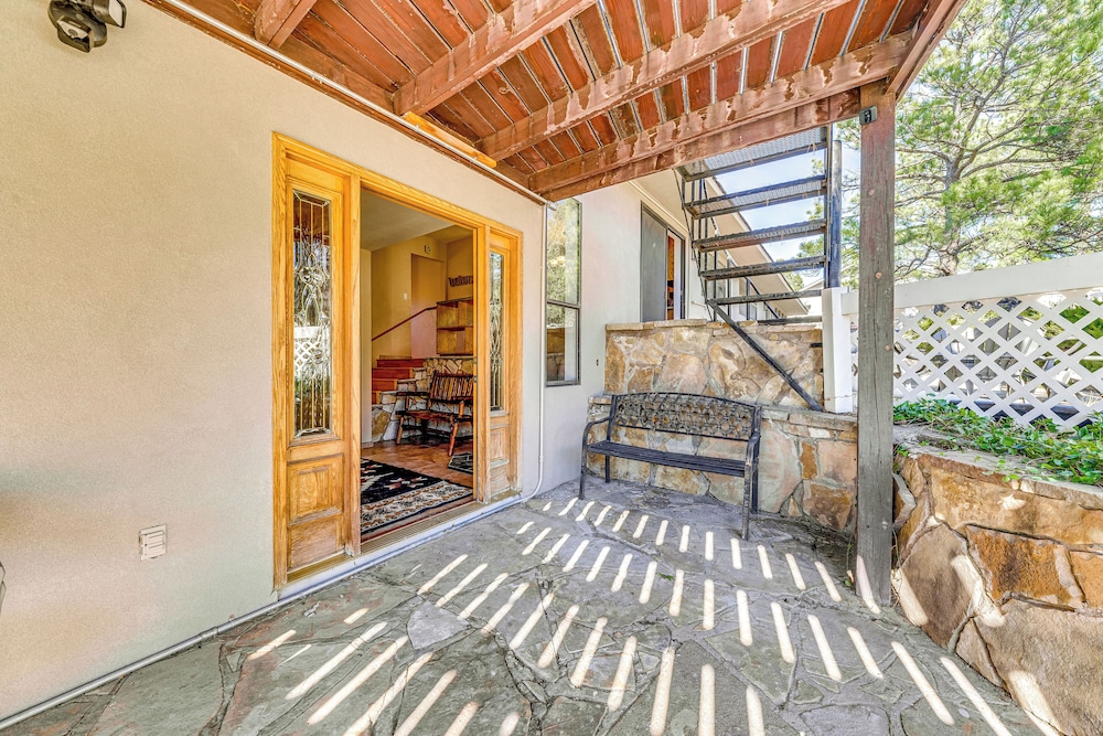Spacious Ruidoso Home w/ Patio & Mountain Views!