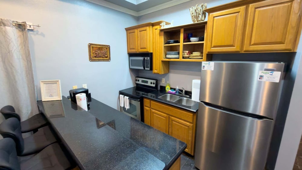 1st Floor Pool Affordable Near Beach 2 Bedroom Apts
