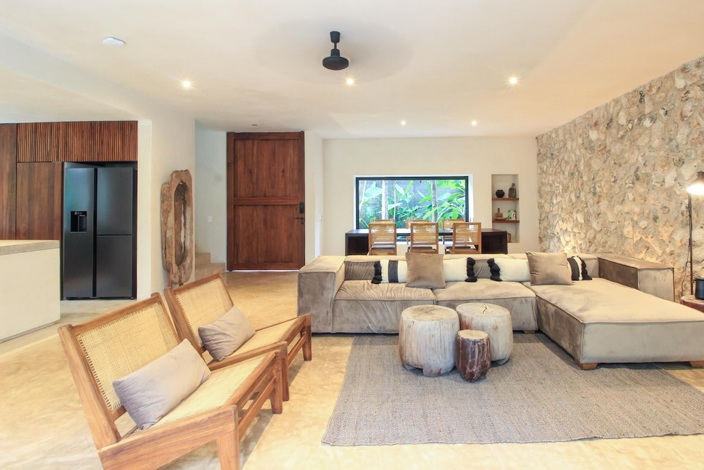 Elegant Boho-style Villa Fabulous Private Rooftop Deck Outstanding Outdoor Pool in Holistika view 4