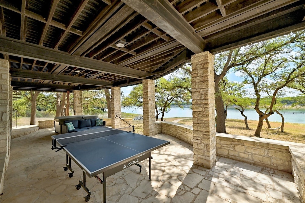 Luxury Lakefront Escape on Lake Travis
