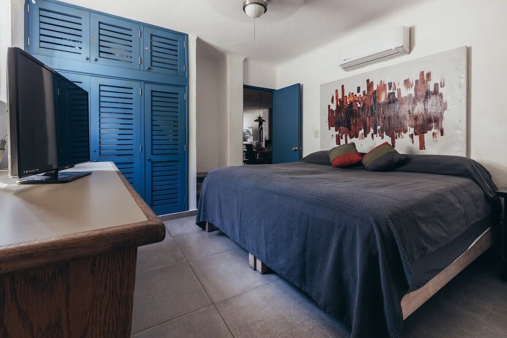 Cozy 2BR King Beds - Rooftop Pool - Fast Wifi