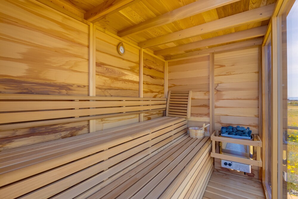 Point Roberts Cottage w/ Ocean Views + Hot Tub!