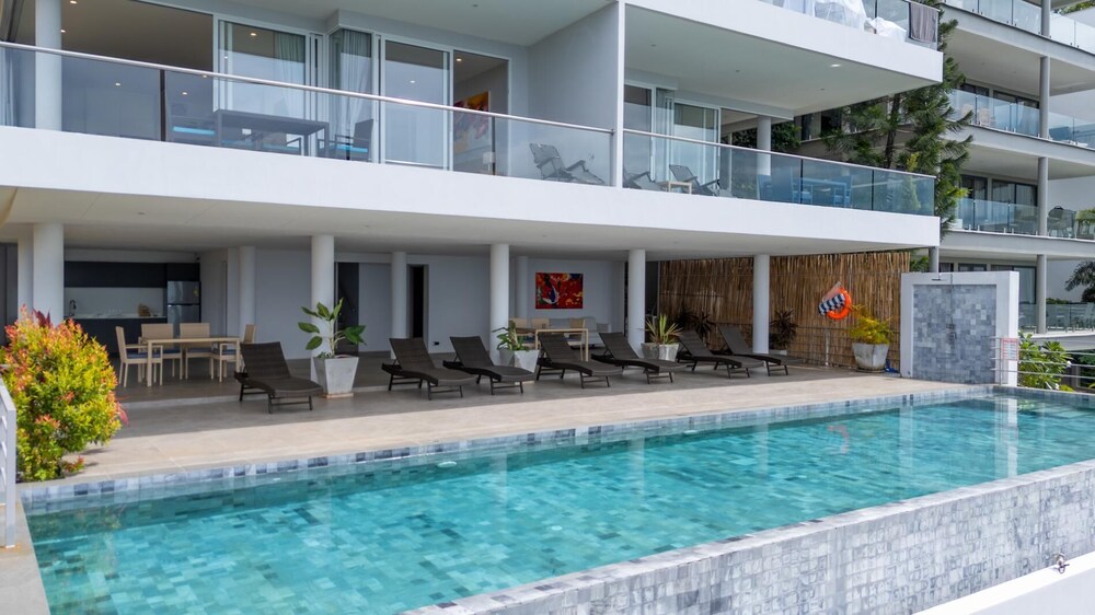 Sea View 2Bed Apt Walk to Beach KBR35