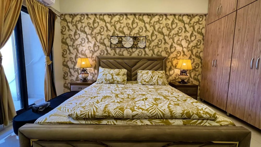 the Realtors inn Luxurious 1bed Apartment dha 2