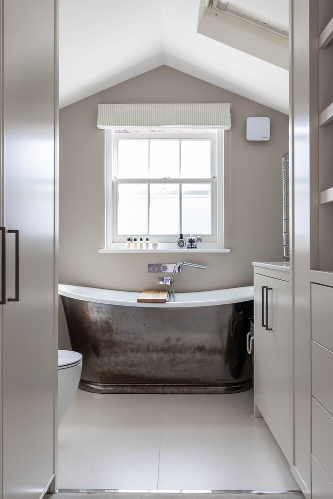 Callcott Street IV by Onefinestay
