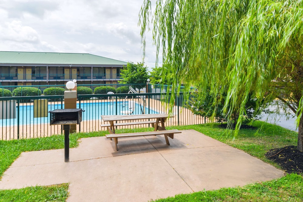 Americas Best Value Inn Goodlettsville Nashville N - Property Image 14