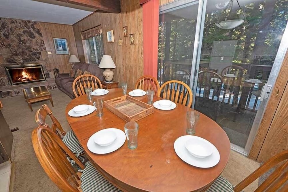 Lake Tahoe Vacations - 1629 Pioneer Trail 4 Bedroom Home by RedAwning - Property Image 8