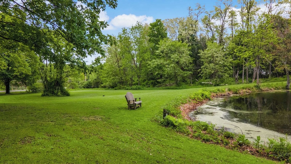 Pondfront Gem Minutes From Hudsons Best Shops & Cafes The Stillwater House