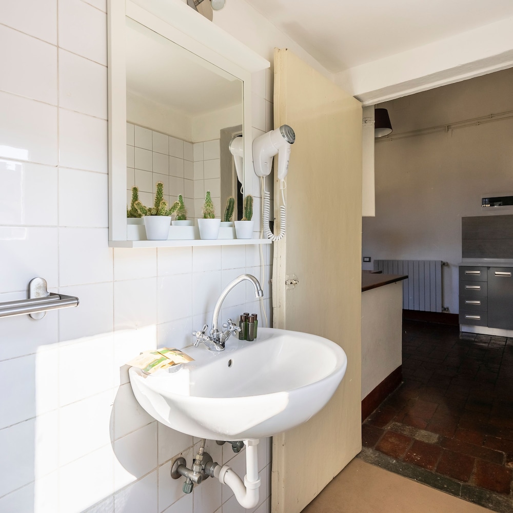 Cerchi 3 in Firenze With 2 Bedrooms and 1 Bathrooms