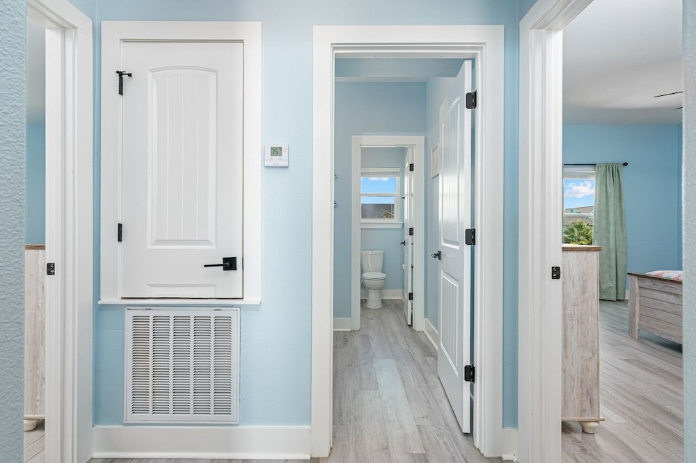 Oceanfront Manor 4 Bedroom Home