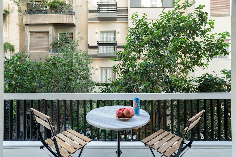 A short walk to Syntagma and Plaka