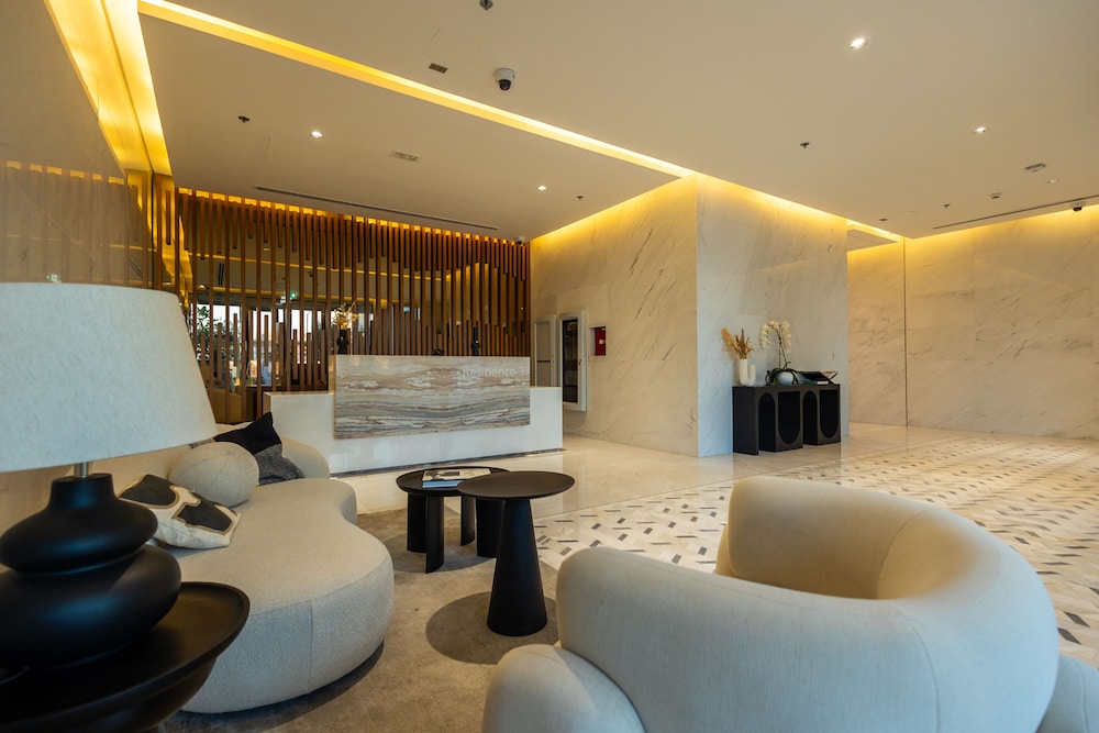 SuperHost - Serene 1BR in District One With Artificial Beach — recepcion & lobby