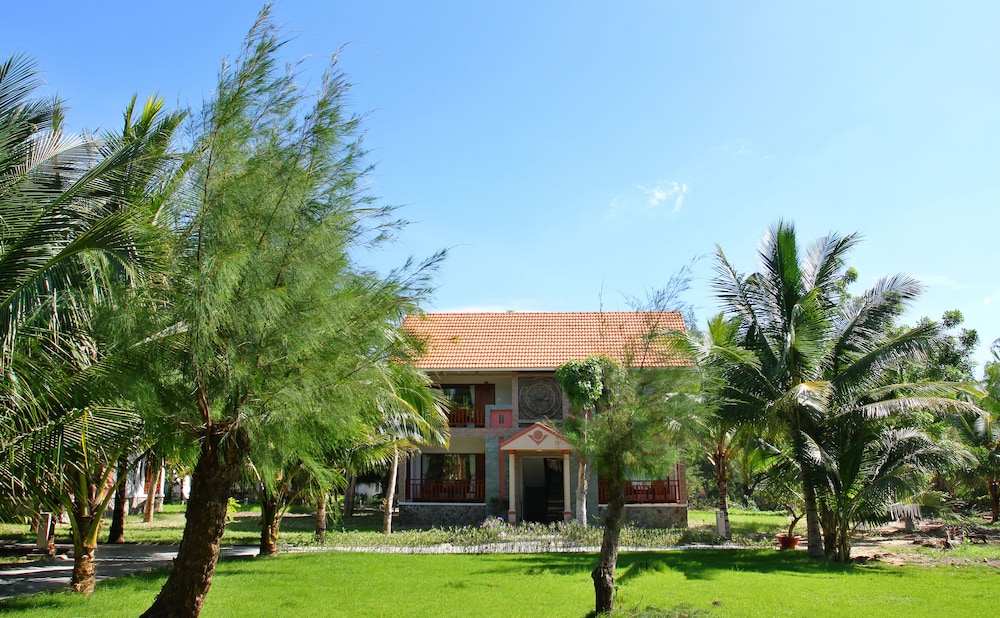 Dat Lanh Resort