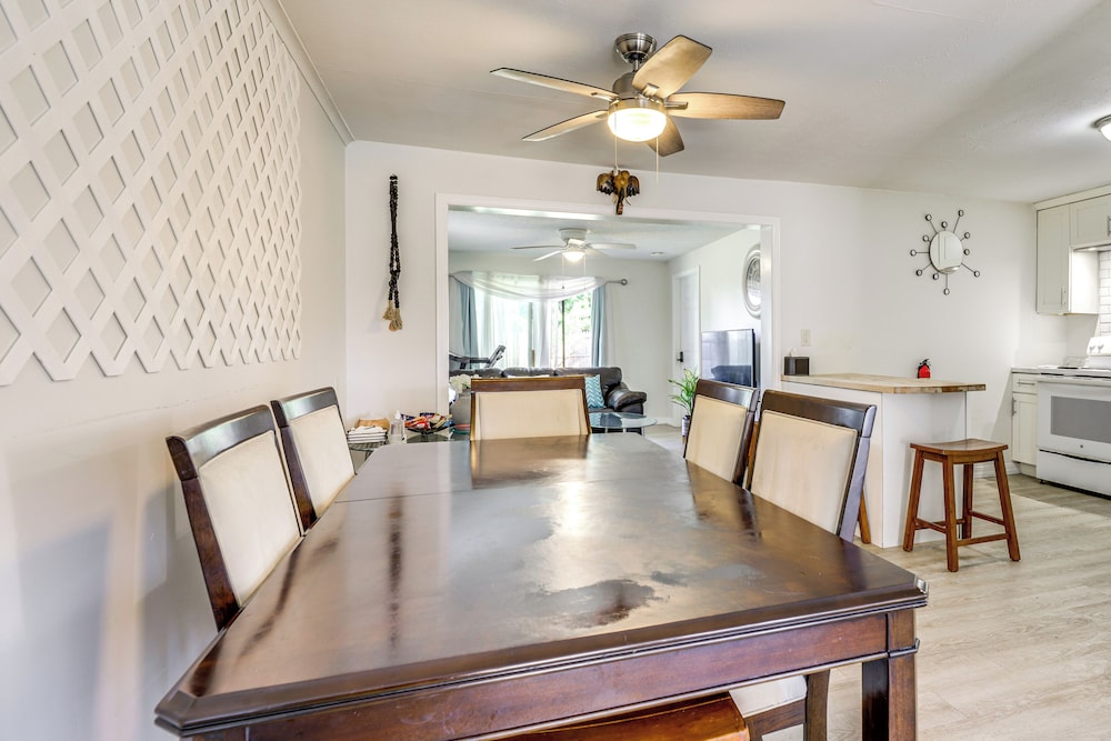 10 Mi to Hartford: Family Home w/ Yard