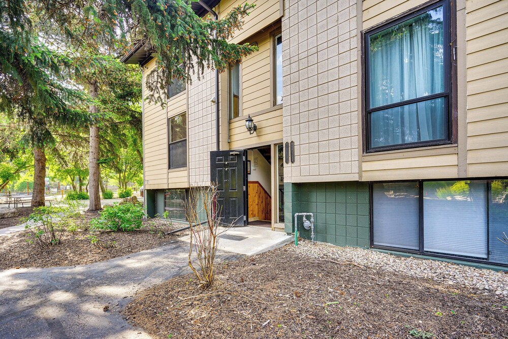 1/2 Block to Lift Bus Stop: Condo in Park City