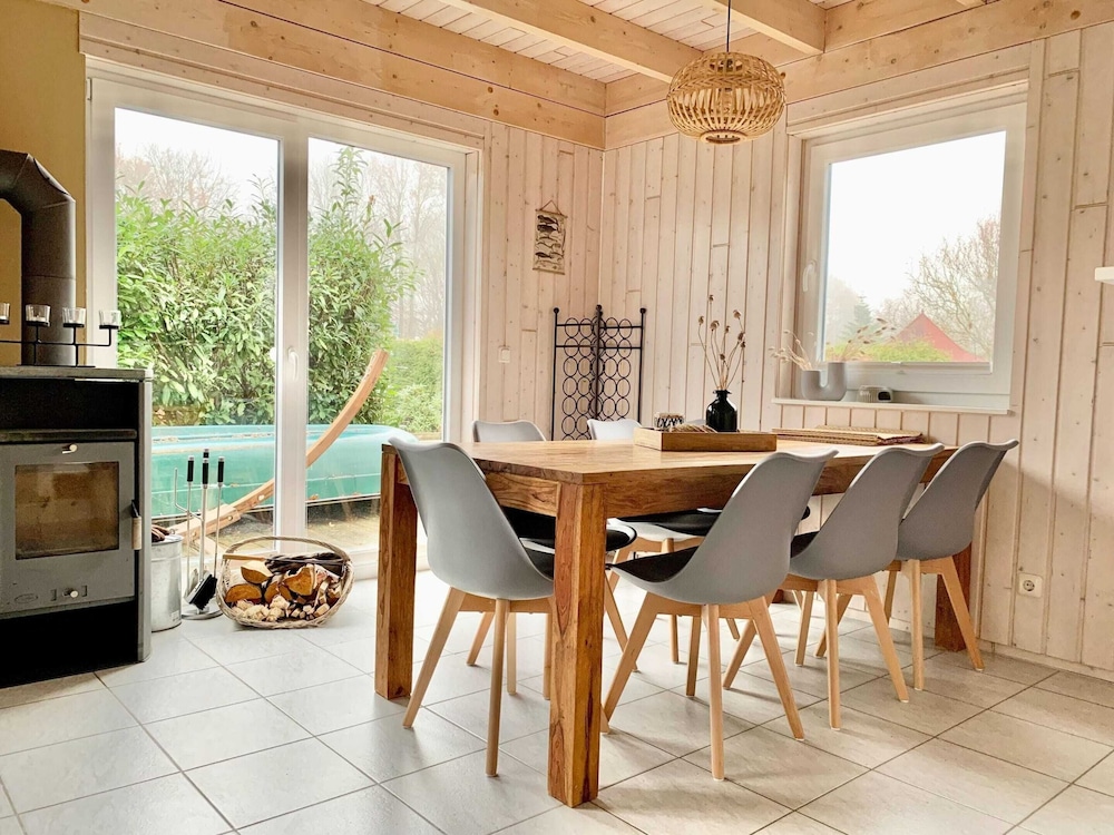 Lovely Holiday Home in Dummer Near Lake