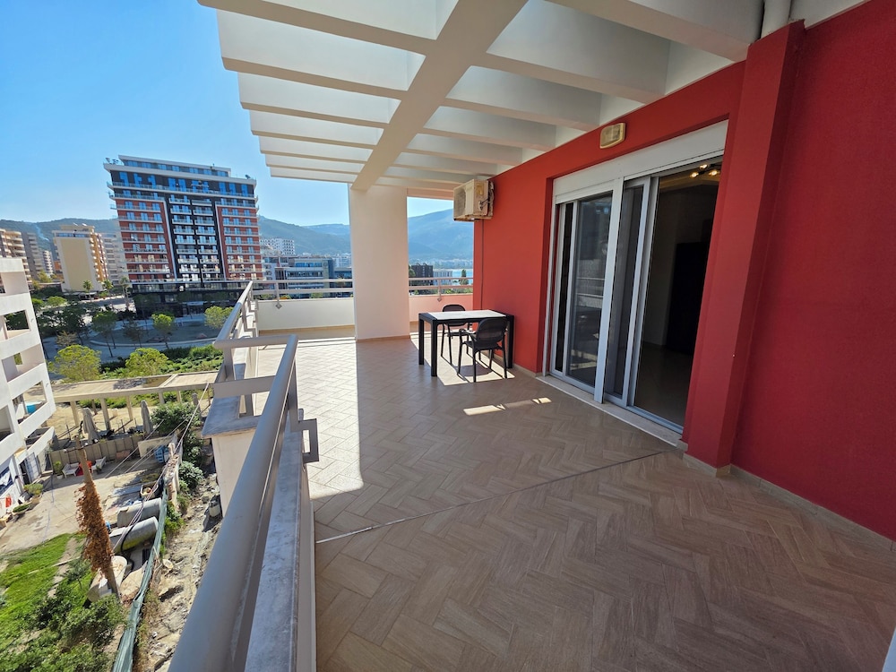 Thomas K Veranda Apartment