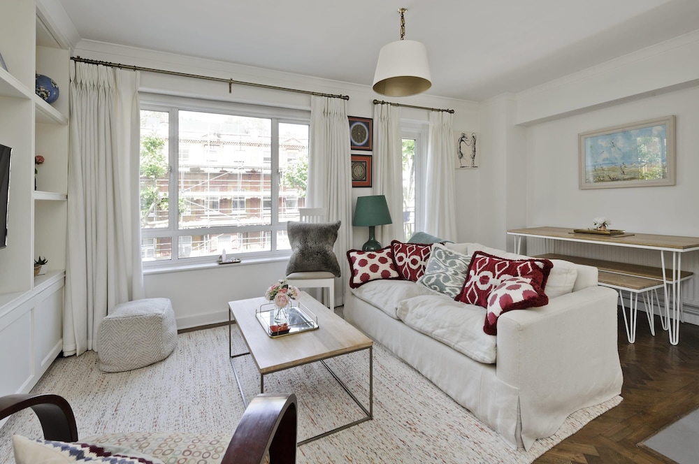 Elegant 2 bed Flat Earls Court