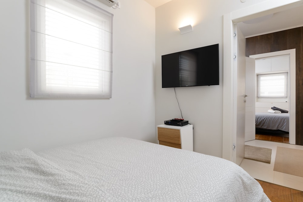 Duplex 2 bedroom with a terrace view 3