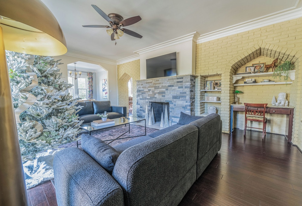 Charming Columbus Retreat 3BR Pool&Games
