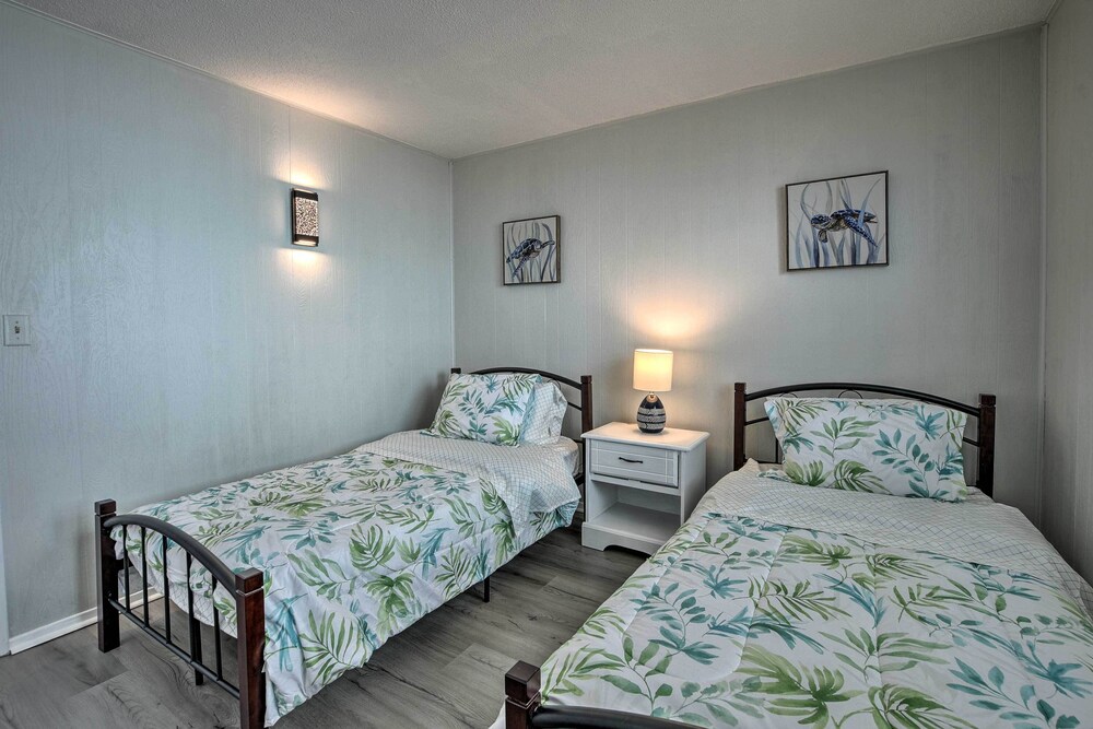 Oak Island Beach Abode w/ Deck: Walk to Shore! view 4
