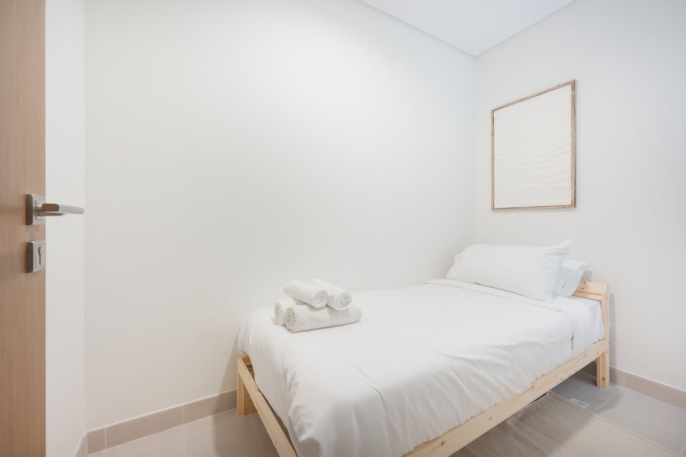 Elegant Relaxing 3-bedroom Apartment in Perfect Location at Canal Front 6