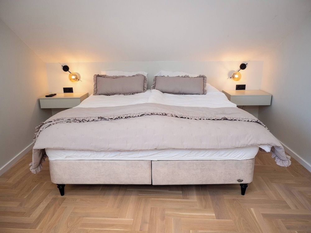 Residence Republic Square- Luxury at Top Location