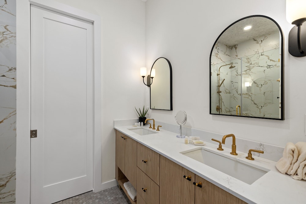 Miramar House, 120 E. Constellation 6 Bedroom Home