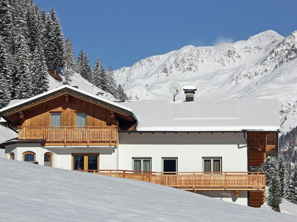 Home With a Wooden Decor and Full of Atmosphere