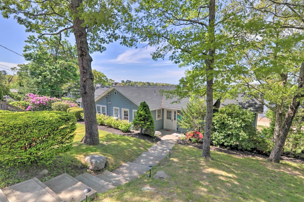 Bayfront Wareham Retreat w/ Private Beach!