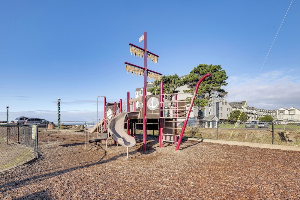 Quaint Rockaway Beach Gem: Walk to Shore!