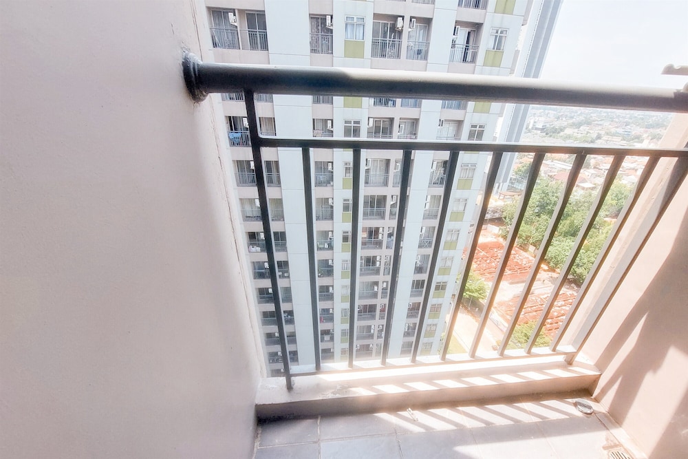 Warm And Spacious Combined Unit 2Br At Serpong Greenview Apartment