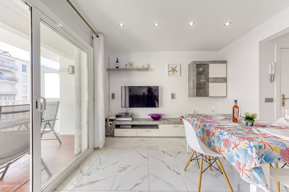 Apartment in Roses With Stunning Beachfront Views
