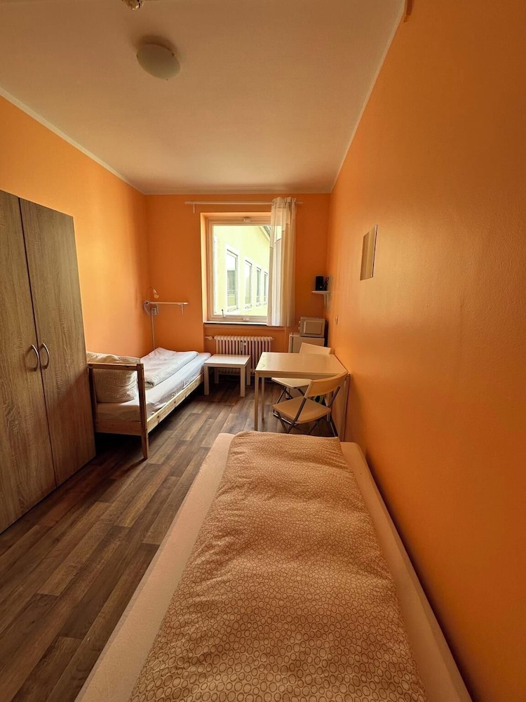 2-Rent Group Hostel Zimmer&Apartments GKP2