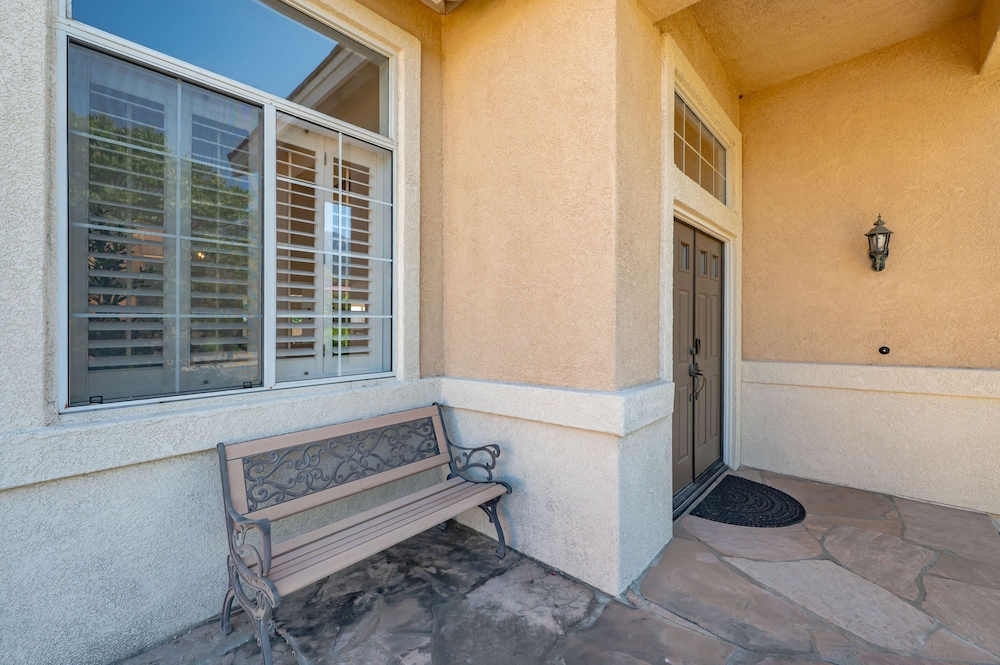 Bright Designer Home w Pool Near Everything