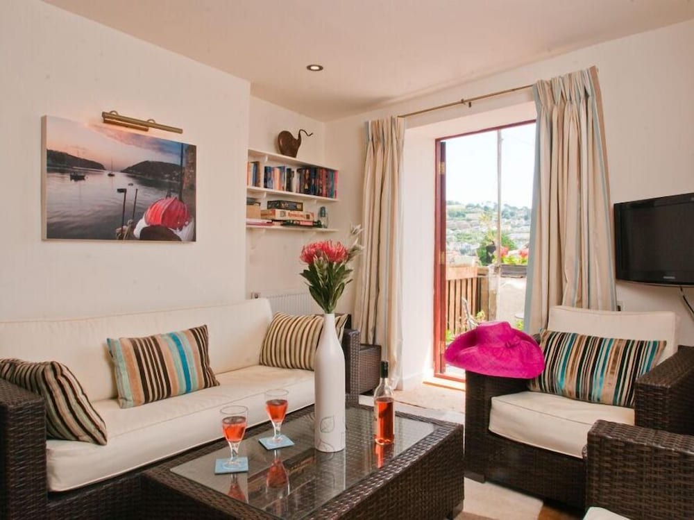 The Cottage, 13 Clarence Hill view 5