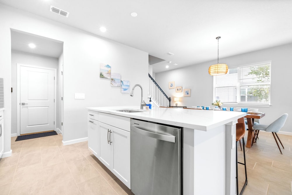 Waterview Luxury Retreat for 12!