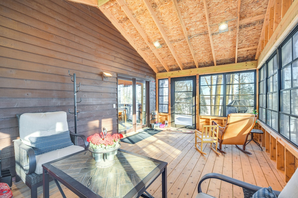 Boat Dock, Full Gym: Waterfront Nelson Lake Gem!