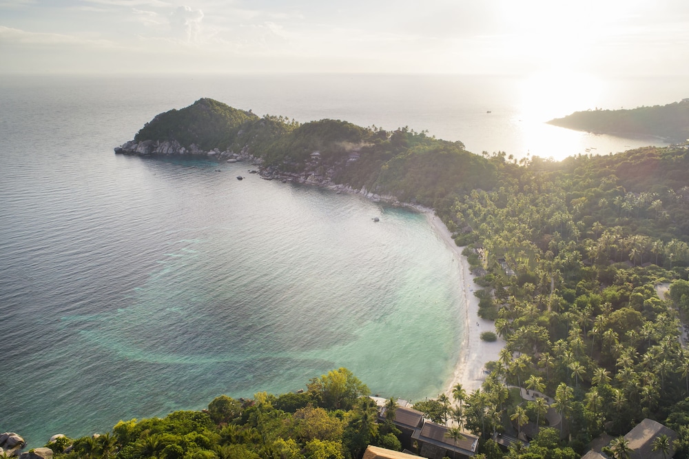 Beach Club by Haad Tien