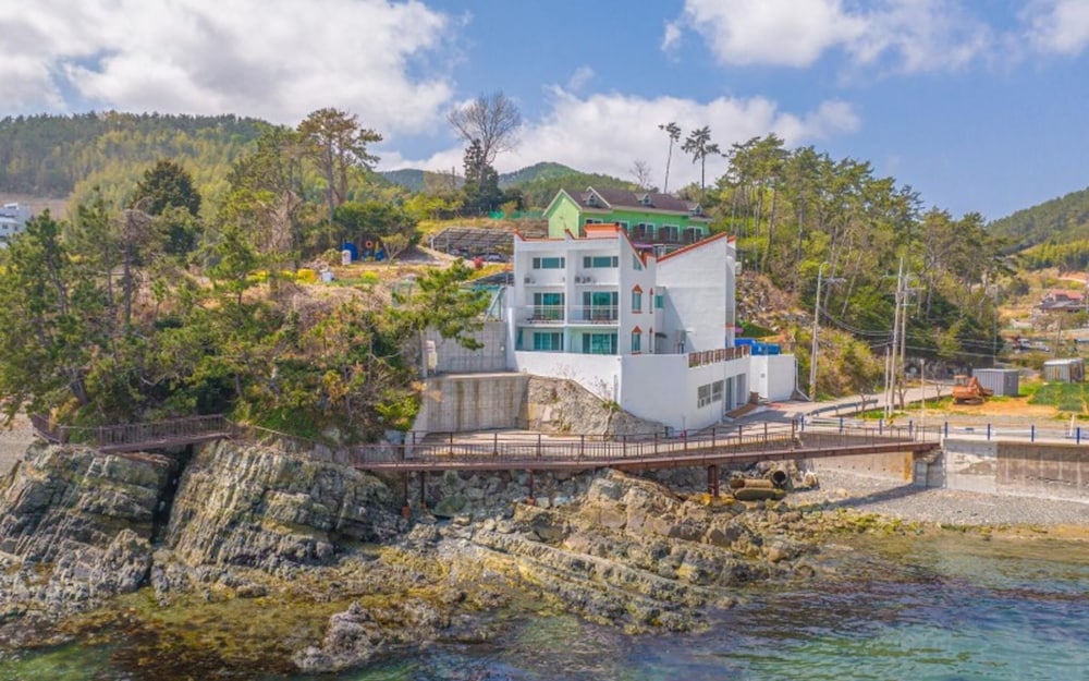 Geojedo Ocean View Dumo Mongdol Pension