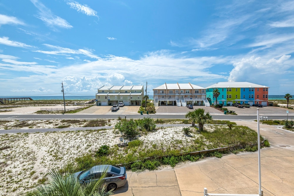 Sea La Vie 2 Bedroom Townhouse by RedAwning