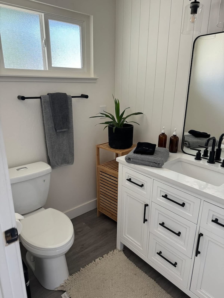 Cozy Family Haven in Sparks - Pet Friendly - Fenced Yard