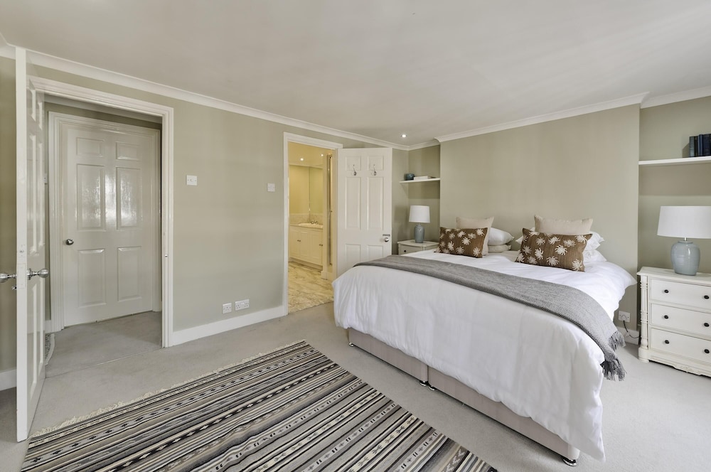 Fabulous 3 Bed Flat Chelsea