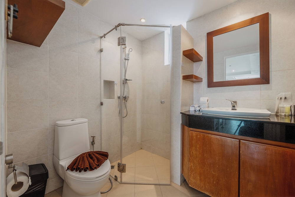 Sea View 2BR Condo Prime Location C236