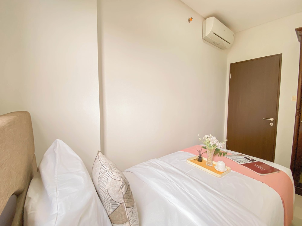 Modern Look 2BR Corner Transpark Cibubur Apartment