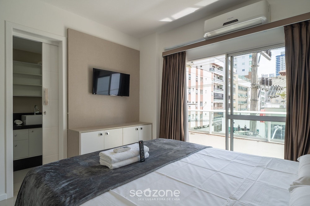 3BR apt 110m to Beach, Near BC Sights Drb0205